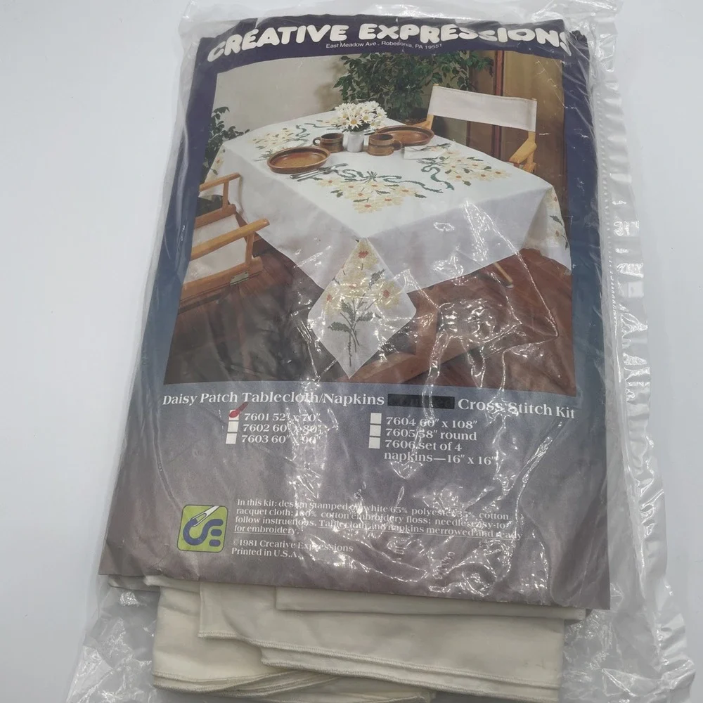 Vtg. Creative Expressions Daisy Patch Tablecloth Cross Stitch Kit 52